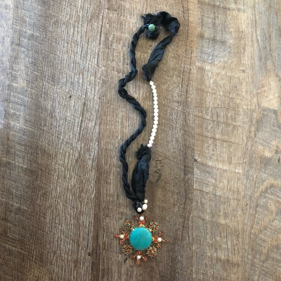 Gorgeous silk & pearl statement necklace 📿 - Picture 1 of 5